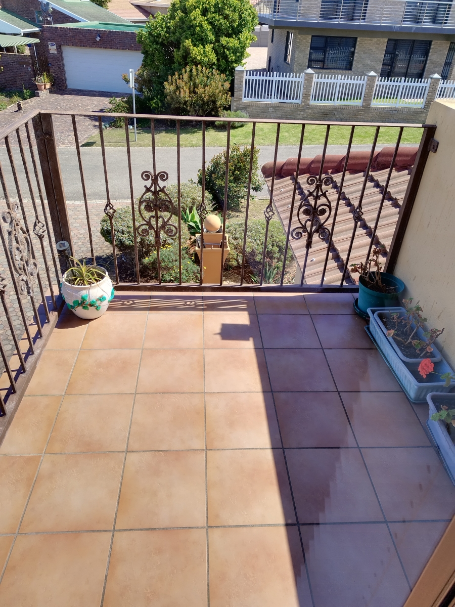 2 Bedroom Property for Sale in Reebok Western Cape